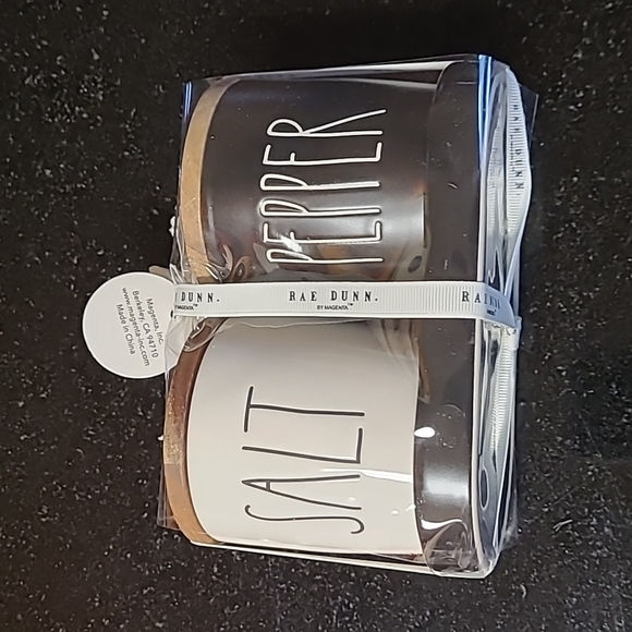 🧂Rae Dunn Cellar Salt & Pepper Container - Picture 2 of 3